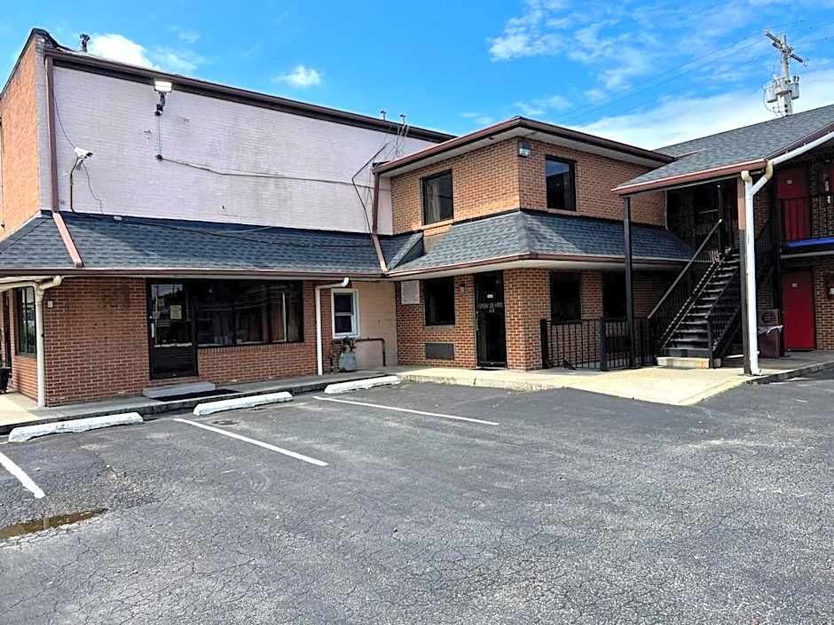 Budget Plaza Motel