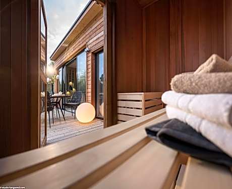 Exclusive VIP Cottage (2 People)