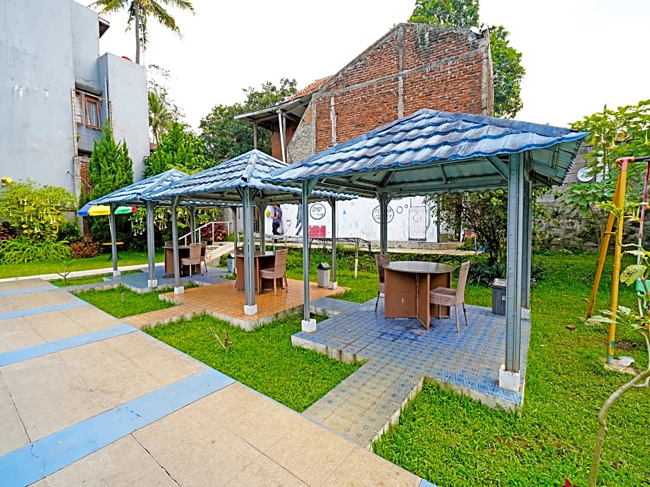 Garden Hostel