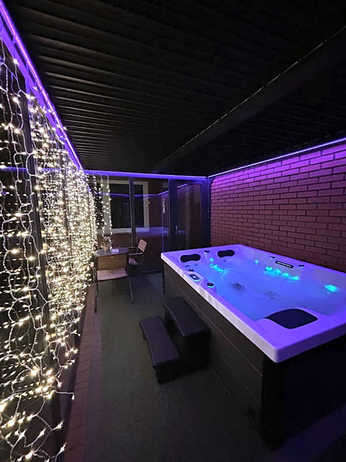 Apartament "Love Island" Jacuzzi SPA z dużą wanną z hydromasażem dla Dwojga