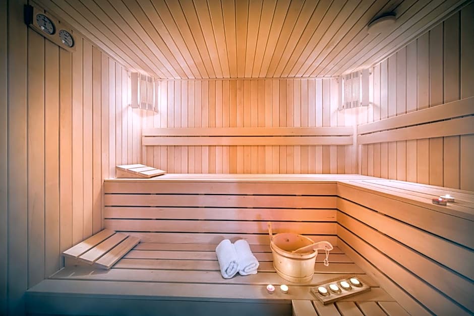 Central Point Boutique Hotel