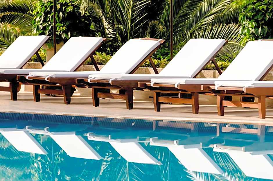 4reasons hotel + bistro | 12+