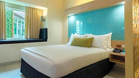 Queen Room - Mobility Access/Non-Smoking