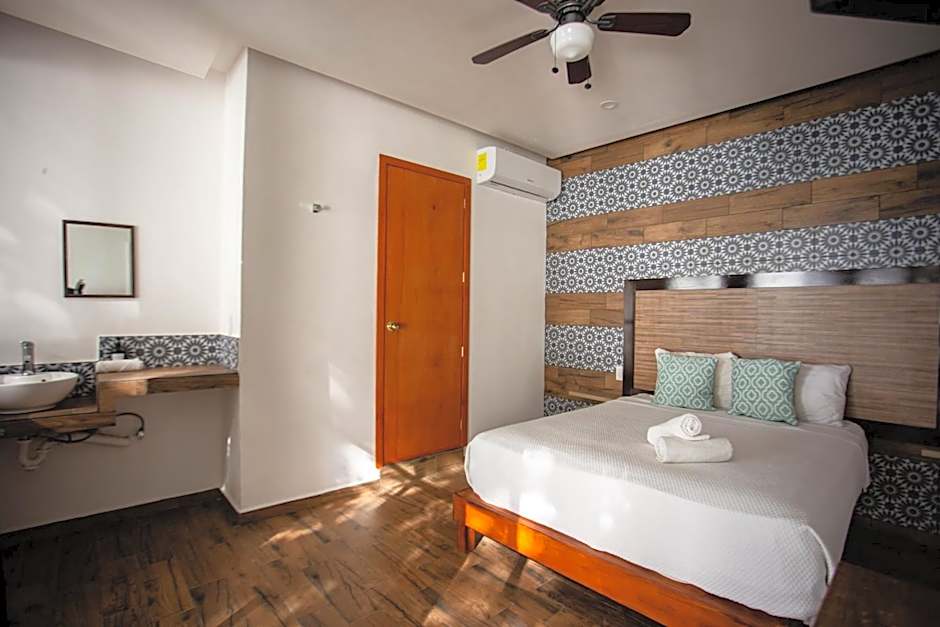 Seven Blue House Village & Lodge