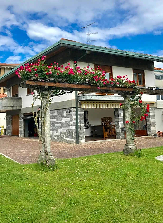 Bella Vita Guesthouse -parcheggio privato interno