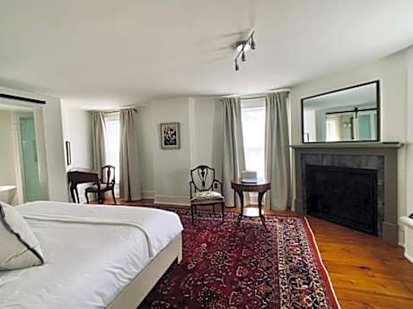 Premium Room, 1 King, Fireplace