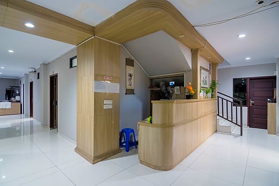 RedDoorz Plus near Lippo Cikarang Mall 2