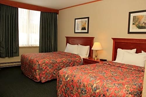 Travelodge Hotel by Wyndham Montreal Airport