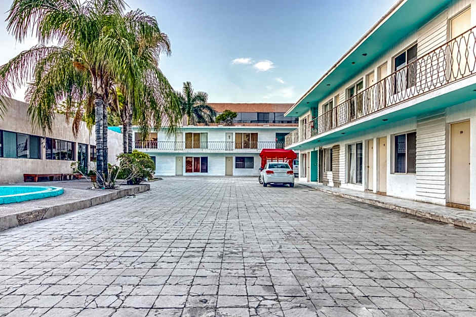 Capital O Hotel La Siesta