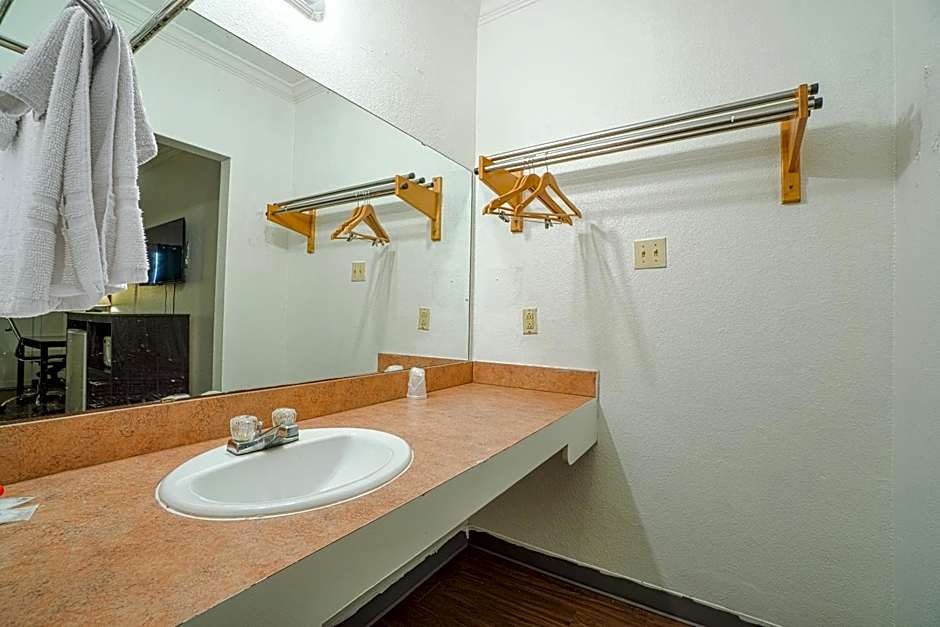 OYO Hotel Kingsville - Hwy 77