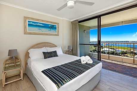 One Bedroom Broadwater View Apartment