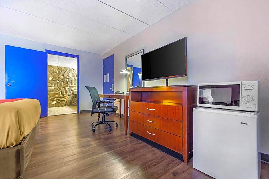 Econo Lodge Inn & Suites Brookings