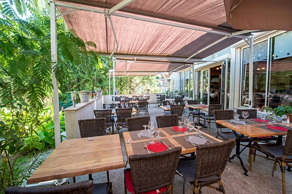 Logis Hôtels - Hôtel et Restaurant Les Voyageurs