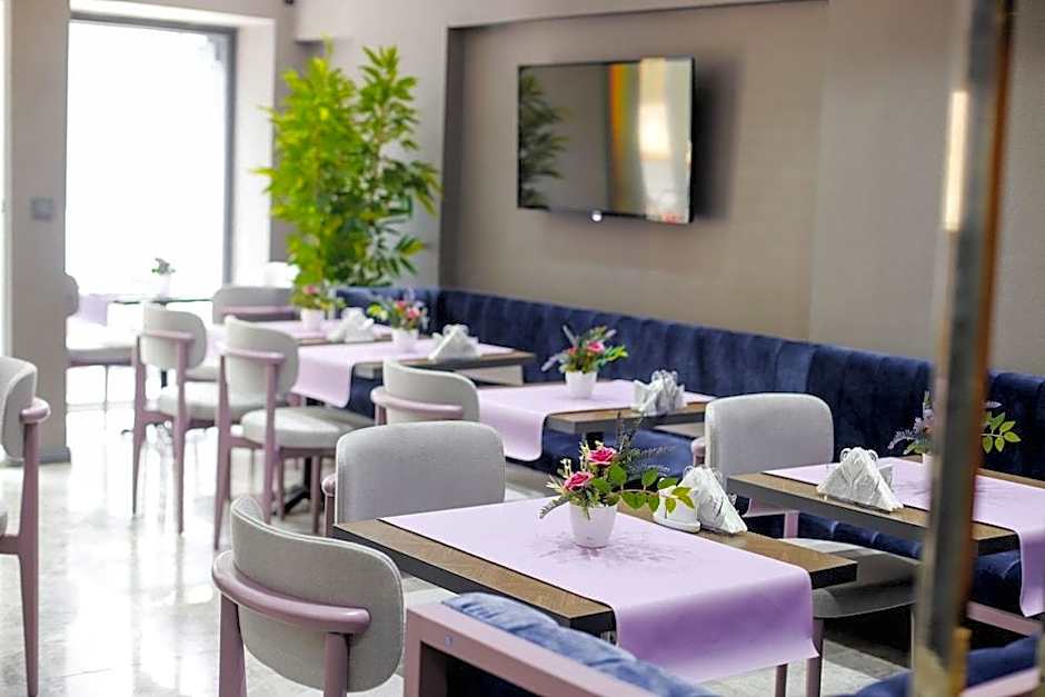 THE ROYALS HOTEL