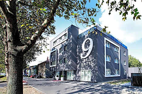 Hotel 9