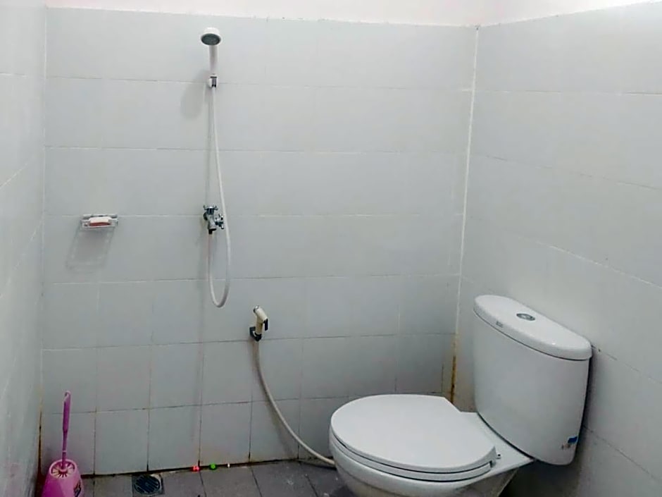 RedDoorz @ Makarios Hotel Poso