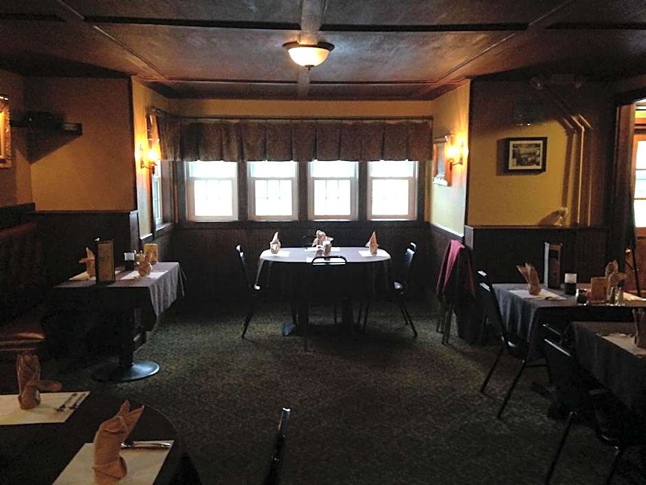 Fred's Inn Restaurant & Lodging