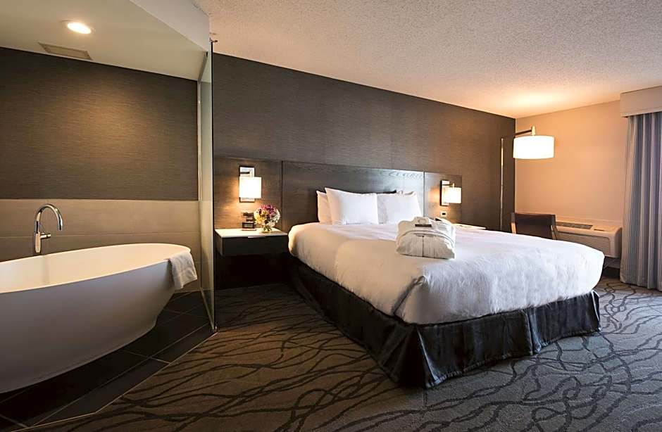 DoubleTree by Hilton Racine Harbourwalk