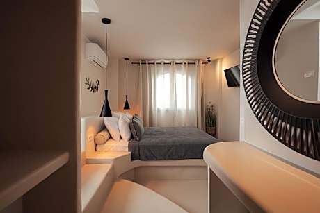 Galaria Serenity Villa with Outdoor Hot Tub