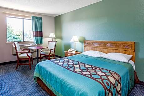 Queen Room - Non-Smoking