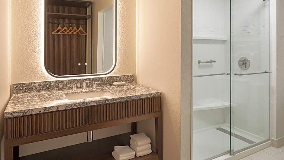 Burton House, Beverly Hills, A Tribute Portfolio Hotel