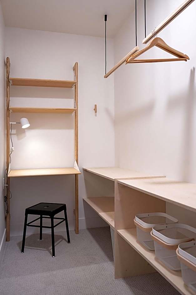 Snow & Swing Getaway - Three Bedrooms with Hot Tub (Stay Revy)