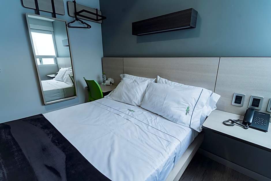 HOTEL LEMON GREEN -Zona Expo Frente al Centro de Convenciones