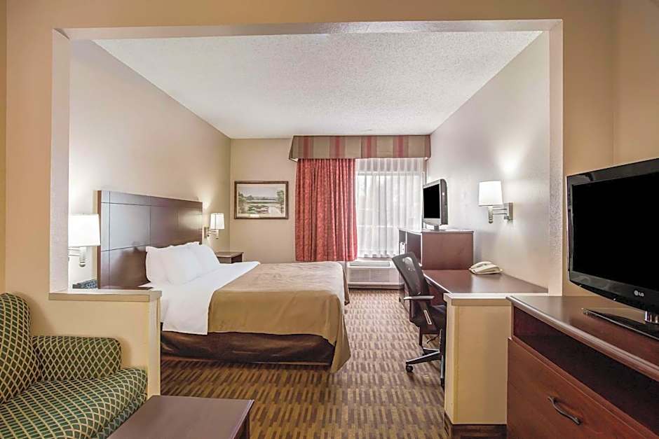 Quality Inn & Suites Lawrence - University Area
