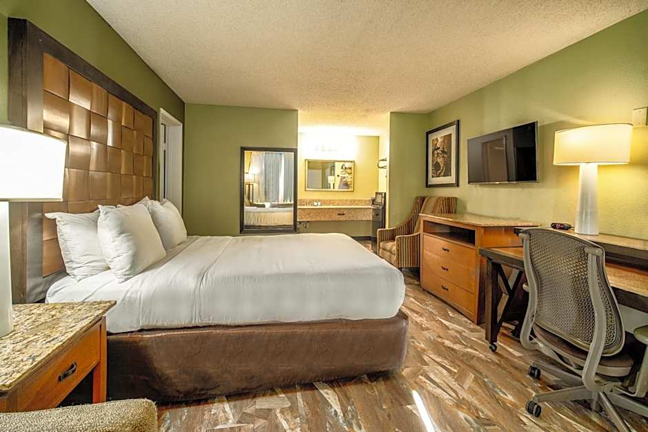 The Buena Park Hotel & Suites
