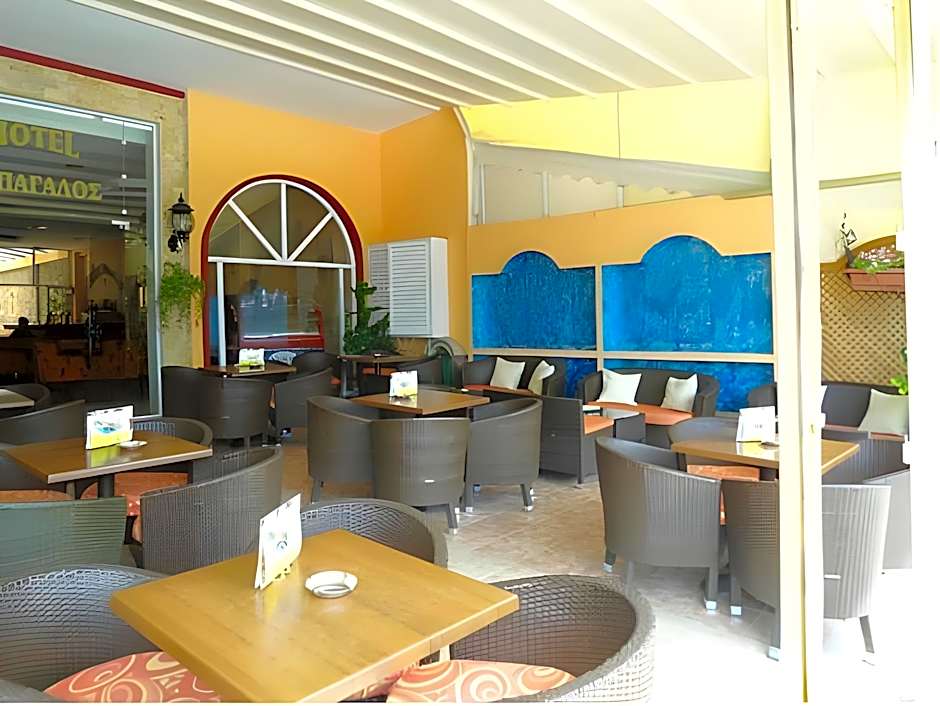 Hotel Papagalos