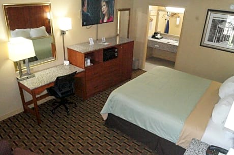 1 King Bed Accessible Room Non-Smoking