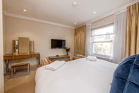 Deluxe Two-Bedroom Apartment