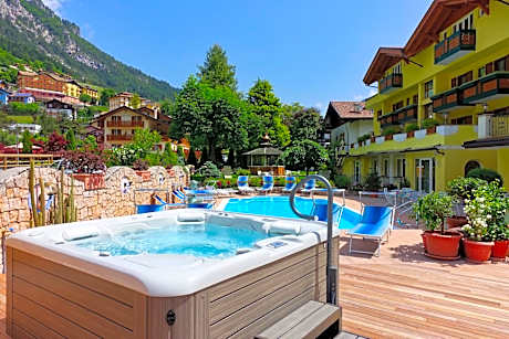 Alledolomiti Boutique Lake Hotel - Adults friendly
