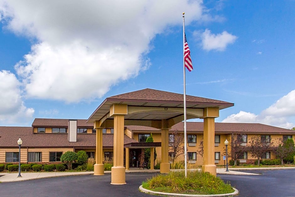 AmeriVu Inn and Suites - Sheboygan Falls