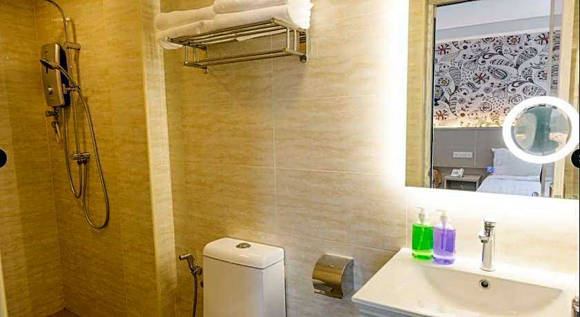 THE CROWN HOTEL @ KLIA 