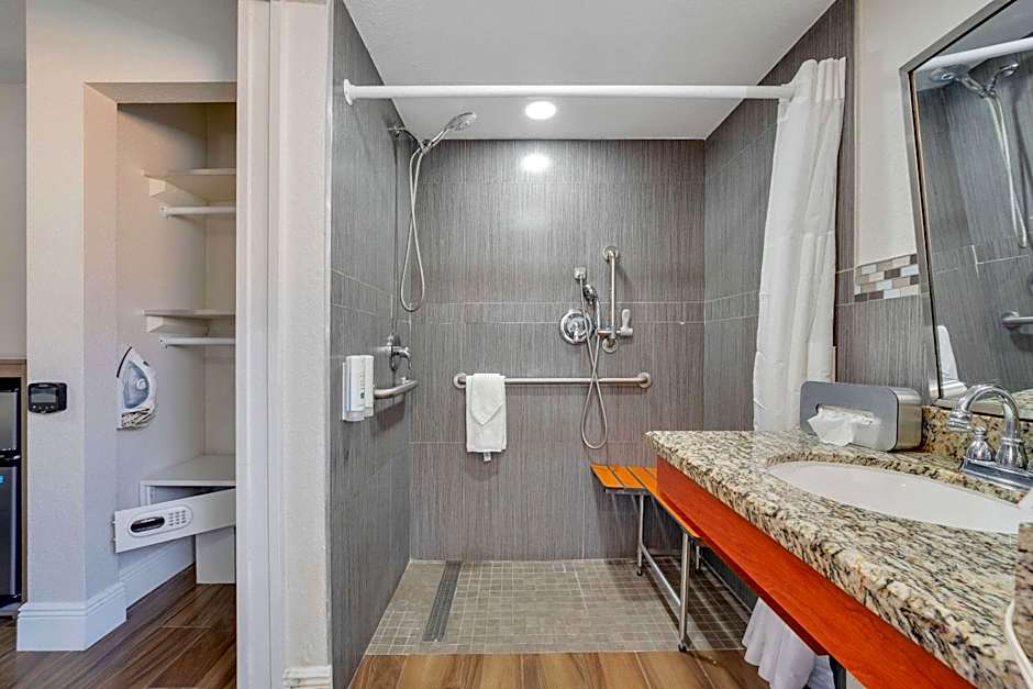 Quality Inn & Suites Airport/Cruise Port Hollywood