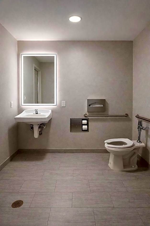 Buena Park Grand Hotel & Suites