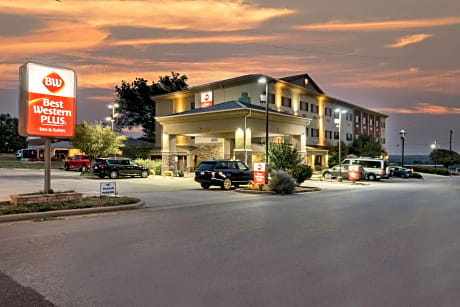 Best Western Plus Shamrock Inn & Suites