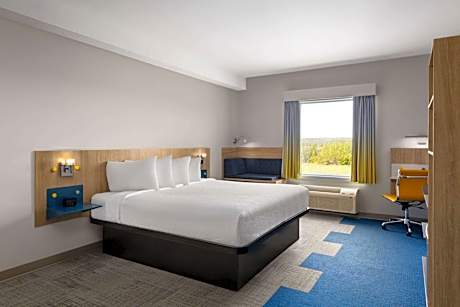 King Room with Roll-in Shower - Mobility Access/Non-Smoking