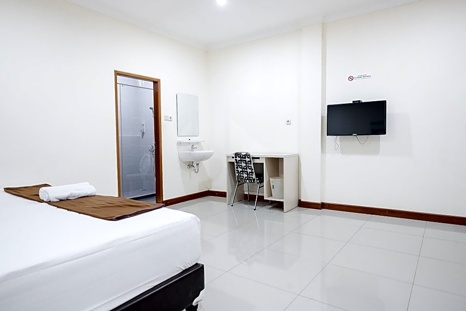 wisma delapan Mitra RedDoorz