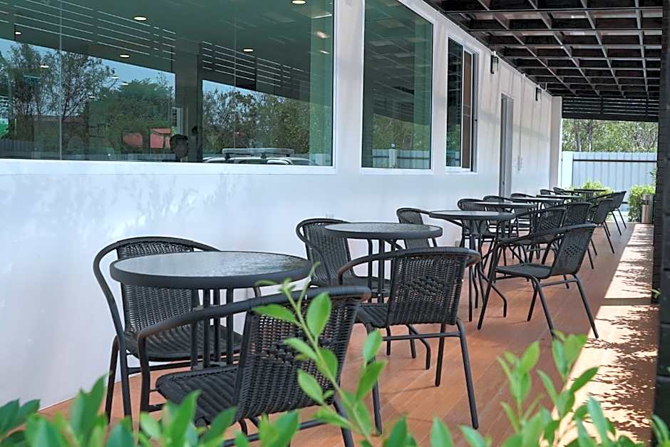 The charlotte smart hotel lopburi
