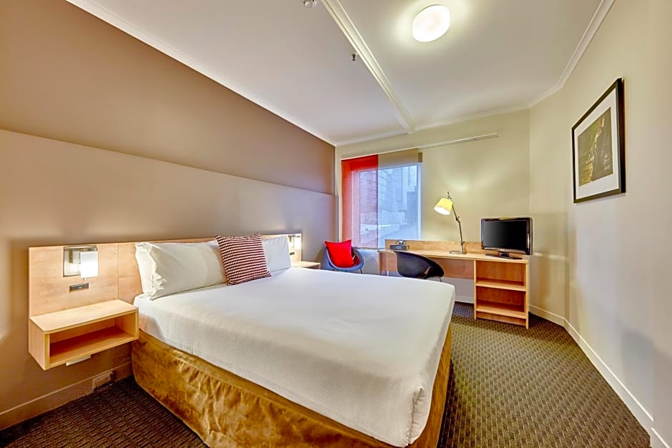 Ibis Perth