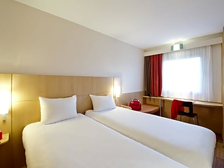 A twin room for 1 or 2 people