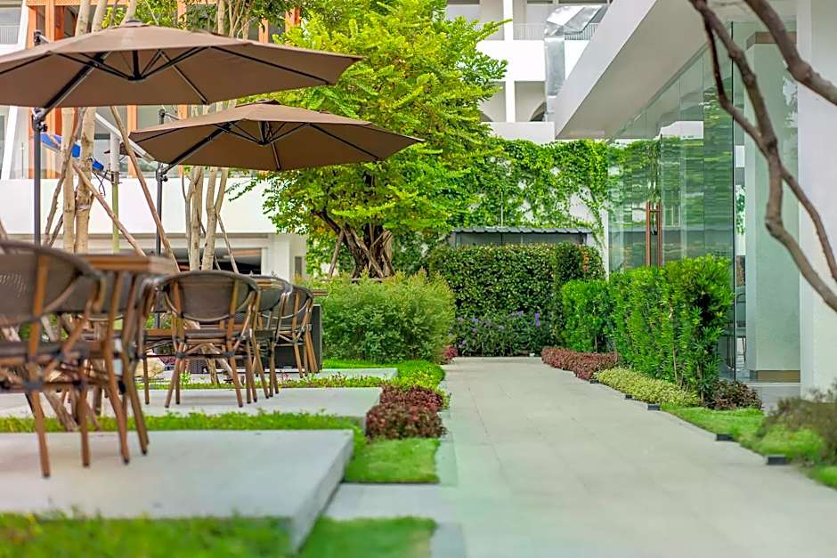 Away Bangkok Riverside Kene