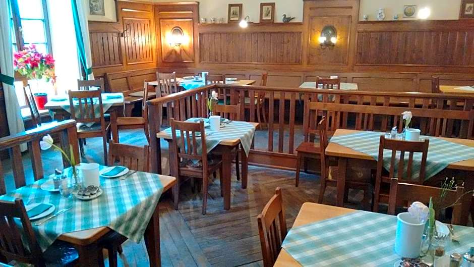 Altstadt- und Businesshotel Pfaubräu - Brauereigasthof - Frühstücksbuffet - kostenfreie Radgarage - Hunde willkommen