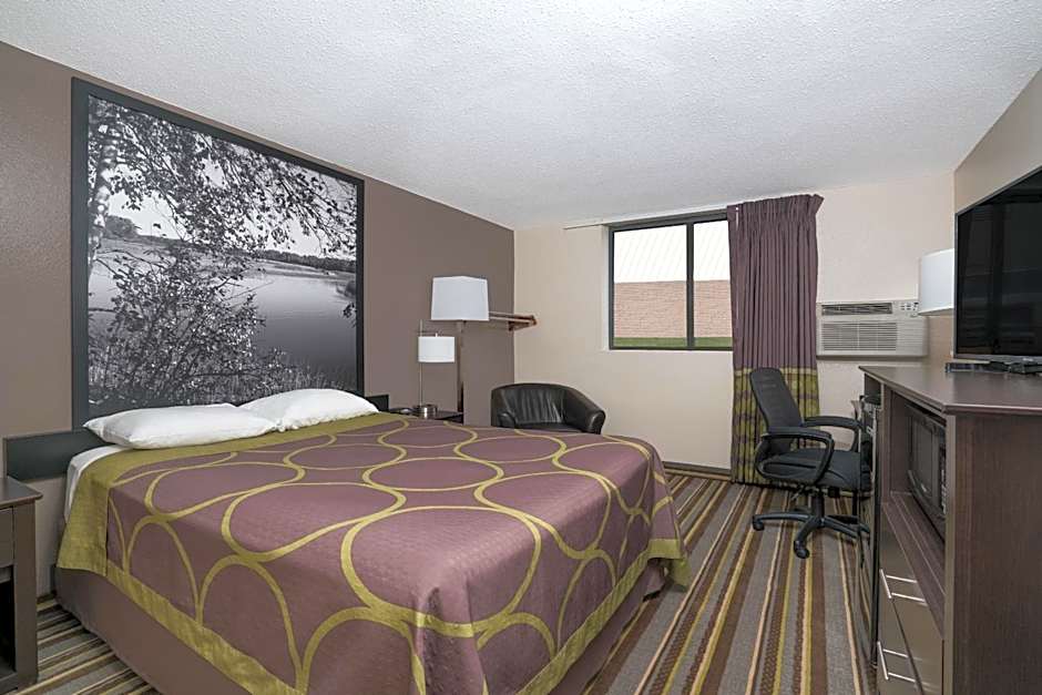 Super 8 by Wyndham Willmar