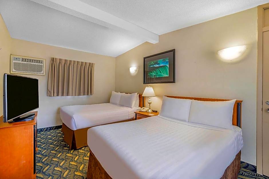 Travelodge by Wyndham Niagara Falls at the Falls