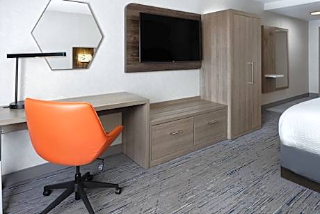 King Room with Roll-In Shower - Communication Mobility Accessible