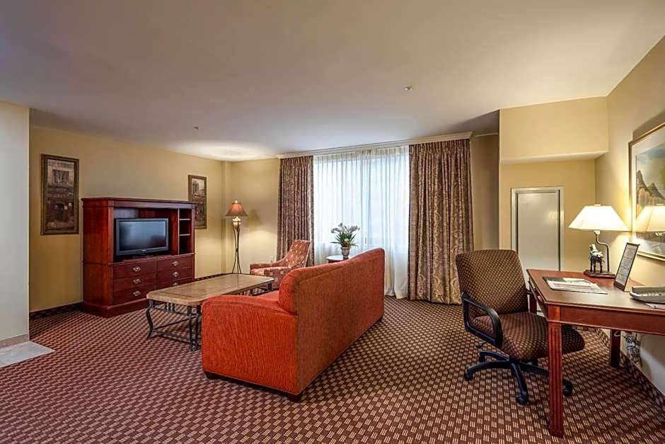 Clarion Collection Arlington Court Suites Hotel