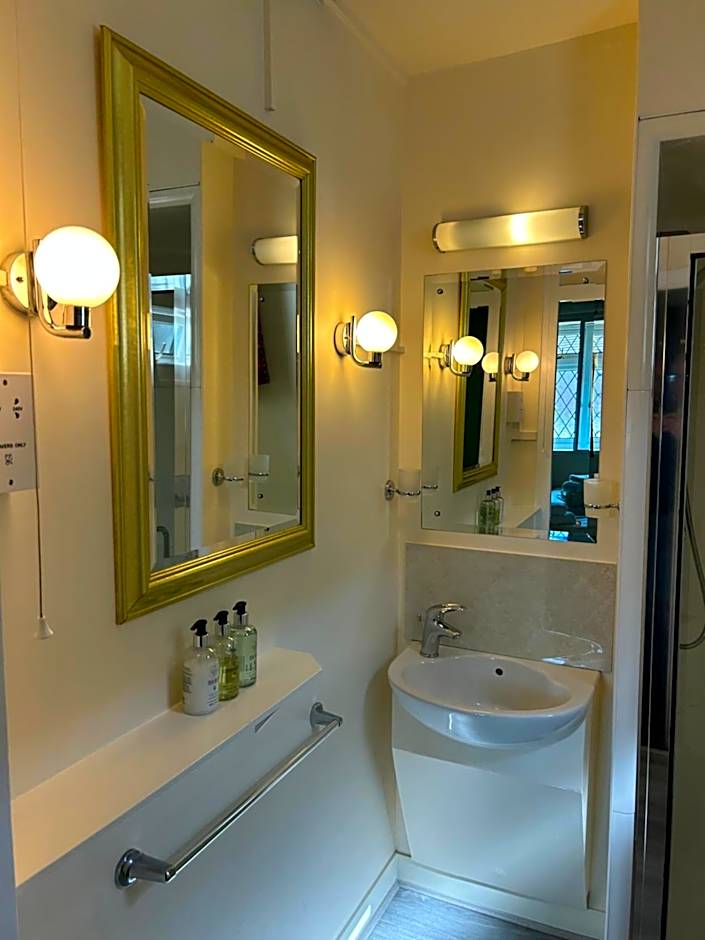 Oakwood Bed and Breakfast Heathrow